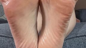 Silent Oil-Covered Soles - Goddess Alya dazzles in this silent pov foot worship clip featuring oil covered wrinkled soles, toe wiggling, foot rubbing, toe spreading, small feet, asmr, and more