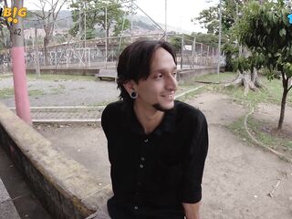 Looking for a floozy gal who wanna record porn with me close to the metro station