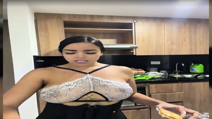 latinashowSamVega in cocina