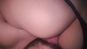 Chupando culo  con el dedo en el culo