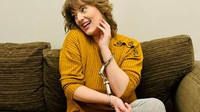 Lottii Rose - Handcuff Escape Challenge