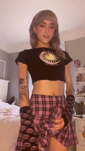 Bedroomsiren23(hi there are 2 video about  her here but I can&#39;t find it, if you find please send