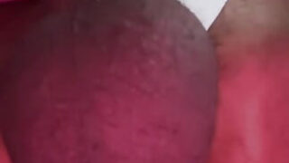 Amatör tjeckisk crossdresser i klänning ger sig själv en het avrunkning med massiv kuk cumshot