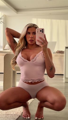 Teen amateur exposes her onlyfans content