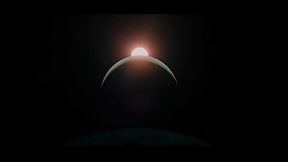 2001: Uma Odisseia no Espa&ccedil_o (1968, dirigido por Stanley Kubrick) - Cena Inicial