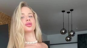 Social Media Model @MimiPolina @Showing Boobs and #Blonde #Sexy #Solo #Natural Big Tits gratis film | Tik.Porn