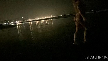 embarquei numa aventura nas praias de Santos, onde fui dar pela primeira vez pro moreno dotado da transbrazil e claro que ele me fodeu gostoso no pelo leitando tudo dentro da minha cuceta rosada
