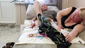 Stepmom gives me a blowjob during a break