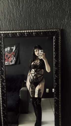 A gothic Latina with a forked tongue... I love that combination!