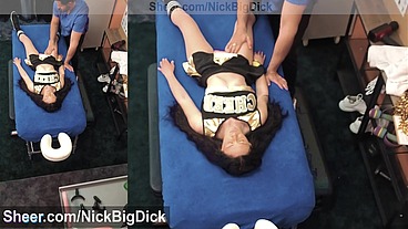 Esta Cheerleader es follada por su masajista y el se corre en sus tetas