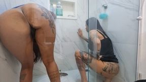 TWO FRIENDS FARTING DESPERATELY WANTING TO USE THE TOILET WHILE THE BATHROOM IS LOCKED PART 4 BY ANITA PERVESE AND IVY BOARQUE CAM BY DANI FULL HD