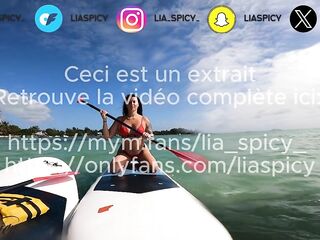 Vlog à Maurice, baise sur une plage publique et éjac sur des lunettes