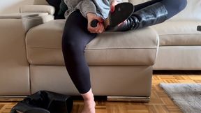 HER FOOT GOT STUCK IN LEATHER BOOTS - MP4 Mobile Version