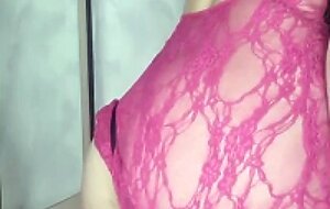 Hotwifekaty, schonheit geniesst riesendildo und buttplug