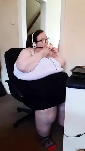 Ssbbw enjoys donuts from her boss