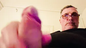 Older bear daddy strokes his thick cock in solo close-up