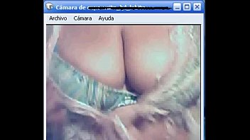 Espectacular MILF exhibi&eacute_ndose en webcam