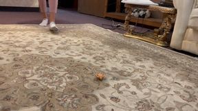 Giantess Busy on the Phone