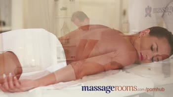 Silvie Deluxe's Sensual Massage Ignites a Blazing Orgasm