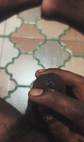 Video dhekke hila je pani nikala