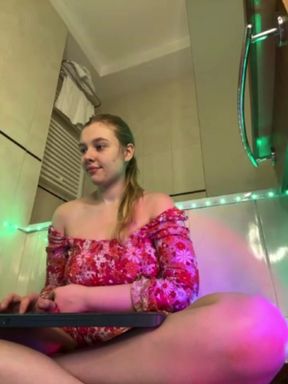 Multi-squirt. Incredible squirt into leggings