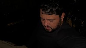 UM GRANDE PAU GROSSO RASGANDO O CU DO COROA CASADO COM MULHER