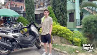 18 yaşındaki İspanyol twink derin bir bareback pounding alıyor