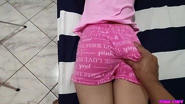 Mi Padrastro me Engaño Para Hacerme Masaje y tocar mi Culo y Mi Vagina y yo No Pude hacer nada