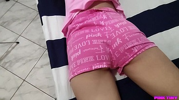 Mi Padrastro me Engaño Para Hacerme Masaje y tocar mi Culo y Mi Vagina y yo No Pude hacer nada