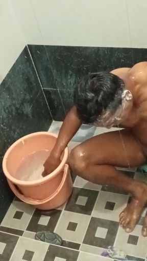 Aaj nahate huye hilaya