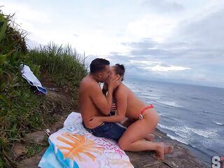 I HAD SEX WITH A SEXY BLONDE I MET ON THE BEACH