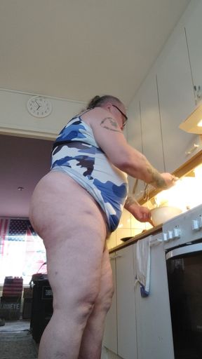 Gangstazz Close-Up Cooking Big Sexy Ass Hanging Balls Real Tits