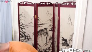 Asian Therapist Gives Client Wild Massage Experience