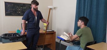 Rob Quin took his ass stretched by the janit