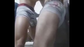 Broderagem com o amigo depois da escola