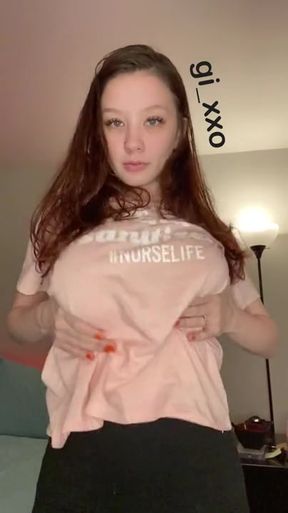 Curvy amateur in a solo scene
