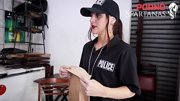 Policial Gostosa Levou Uma Grande Dura na Buceta e no Cuzinho