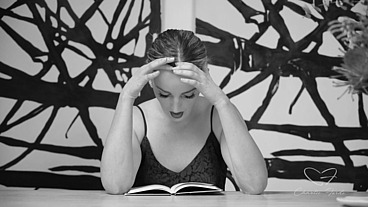 Charlie Forde Got Her Cunt Eaten By Amber Moore As She Reads!