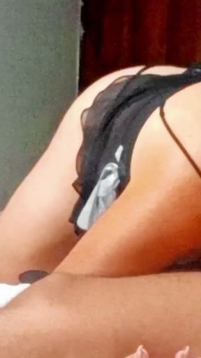 Full video of oral sex of the cleaning lady I pay her tip with my cock   Clip 1