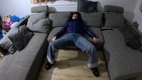 rainy night fetish – blue downjacket, glitter jeans & messy deepthroat 308