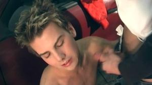 Thomas' Throat-Stretching Skills on Display for Johny