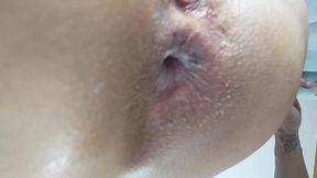 dotado do pau grande e grosso nao tem do do cuzinho da novinha e arromba seu cu ate deixar bem largo e a safada adora