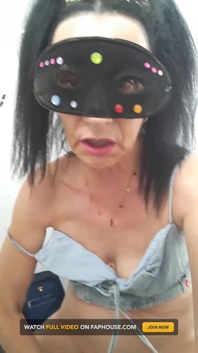 Masturbation in the Station