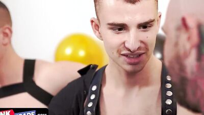 Birthday celebration with twinks and hunks turns into a foursome