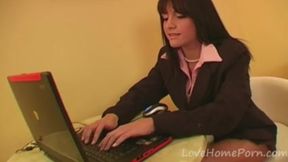 Lovehomporn sex with wet queen bee from Love Home Porn