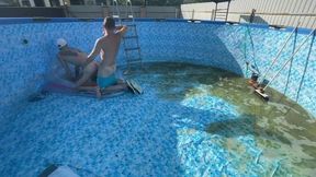 MILF Boss Anal Fucks Teen Poolside as Neighbors Watch