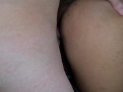 Mesmo sendo tão APERTADINHA ele meteu SEM PENA em mim, minha bucetinha dói, por favor continue !!!