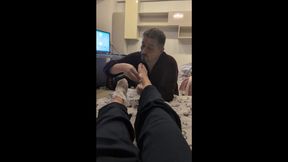 Luna Ray and Faith - First movie - foot cleaning as first task