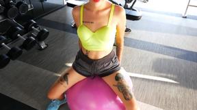 ”Amateur Thai MOMMY gym & huge cock workout to keep her fit & in shape”