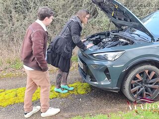 Broken Down on a Country Road - This chab Eats My Vagina and Then Bangs Me on the Hood and in the Trunk